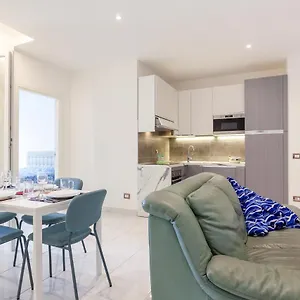 https://seaside-flat-with-swimming-pool-private-parking-and-beach.it-tuscanyhotel.com