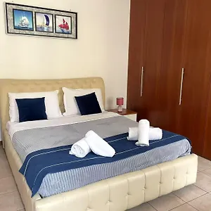 https://flat-blue.hotelinveneto.com